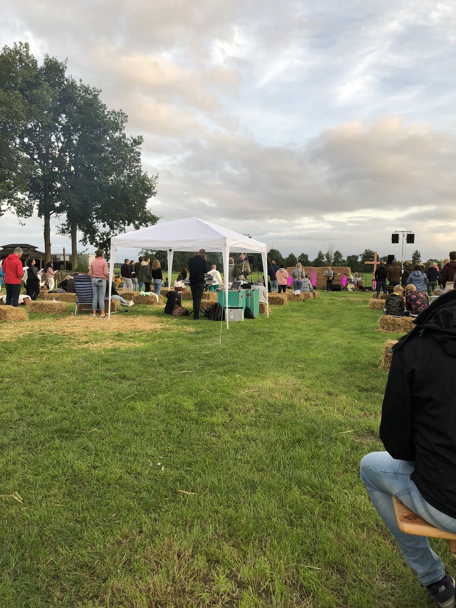 MarkoVoer's tweet photo. Wat een fantastische middag en avond. Genoten en wat ontzettend goed georganiseerd tijdens deze bijzondere tijd. Dank aan organisatie (heel veel mensen) en muziek van @JulianGoedhart en zijn band. #FeestvanVerbinding https://t.co/SoneKAk8HW