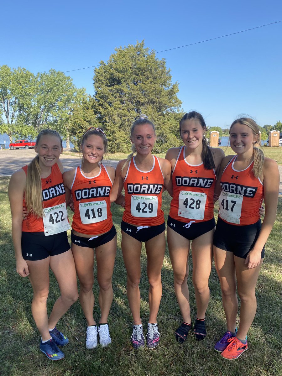 Doane XC Senior girls!! Have a great season!! Love watching you all run 😁