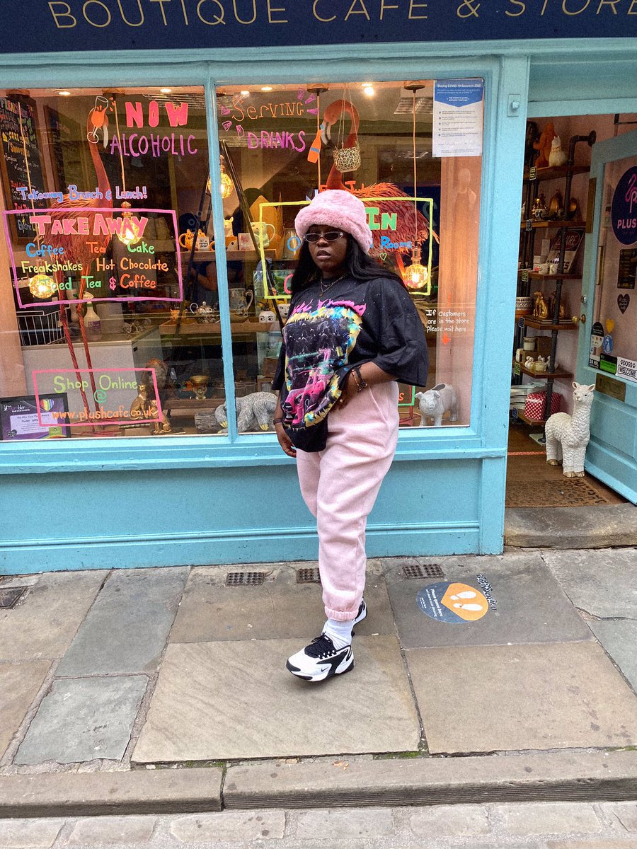 luucindax's tweet photo. Some of my fav pics that didn’t make it on IG, enjoy.🙃🌸 https://t.co/mgnYtpdbGB