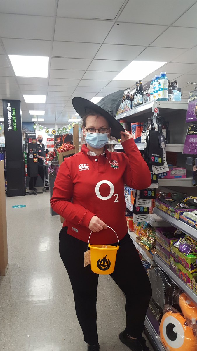 Sporting the early Christmas and Halloween vibes here at Hawthorn Road <a href="/AdrianD93465562/">Adrian Dunn</a> <a href="/Ryanhigg11/">Ryanhiggins</a>