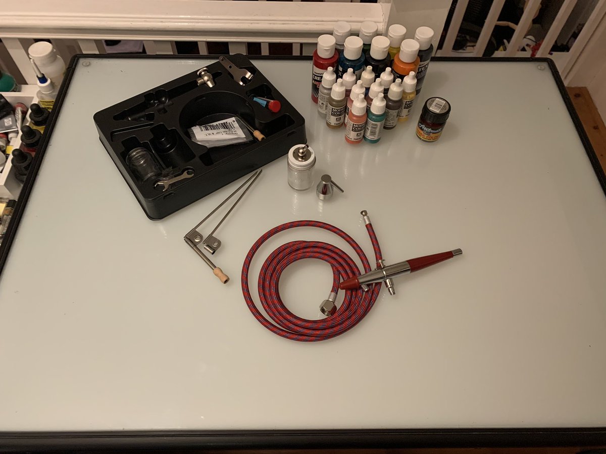 bgommartin's tweet image. I am really old.......school! Life before photoshop. #lighttable #aerograph #drawing