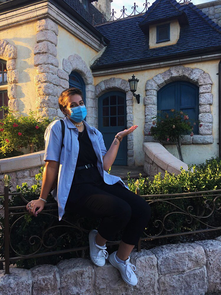 jeanneintwiiter's tweet photo. Je le répète mais beaucoup enlève leur masque pour faire des photos mais même avec le masque on fait de belle photos #nomagicwithoutmasks #disneylandparis https://t.co/BlHrh5bAFM