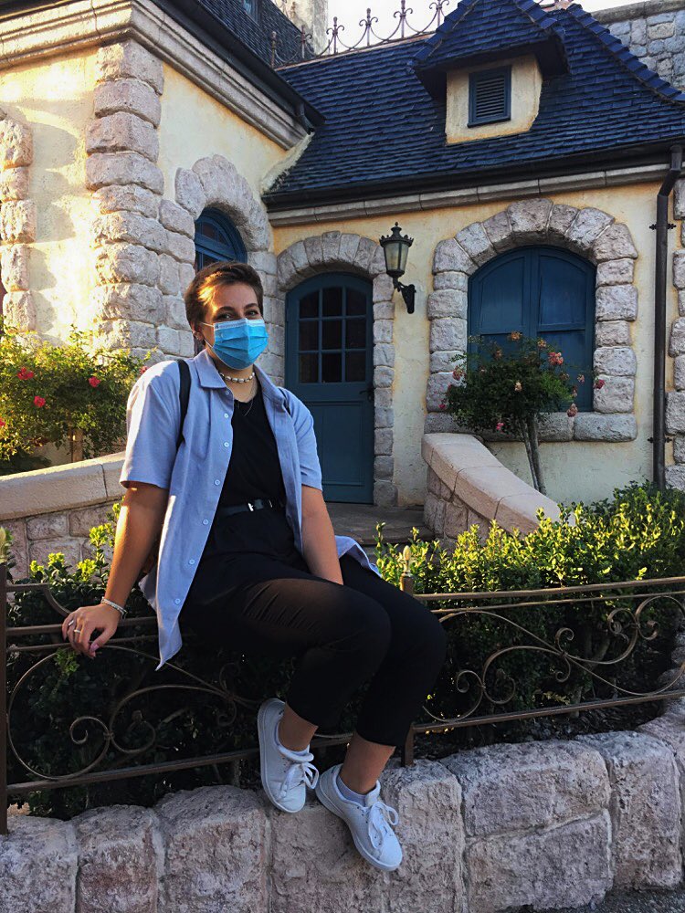 jeanneintwiiter's tweet photo. Je le répète mais beaucoup enlève leur masque pour faire des photos mais même avec le masque on fait de belle photos #nomagicwithoutmasks #disneylandparis https://t.co/BlHrh5bAFM