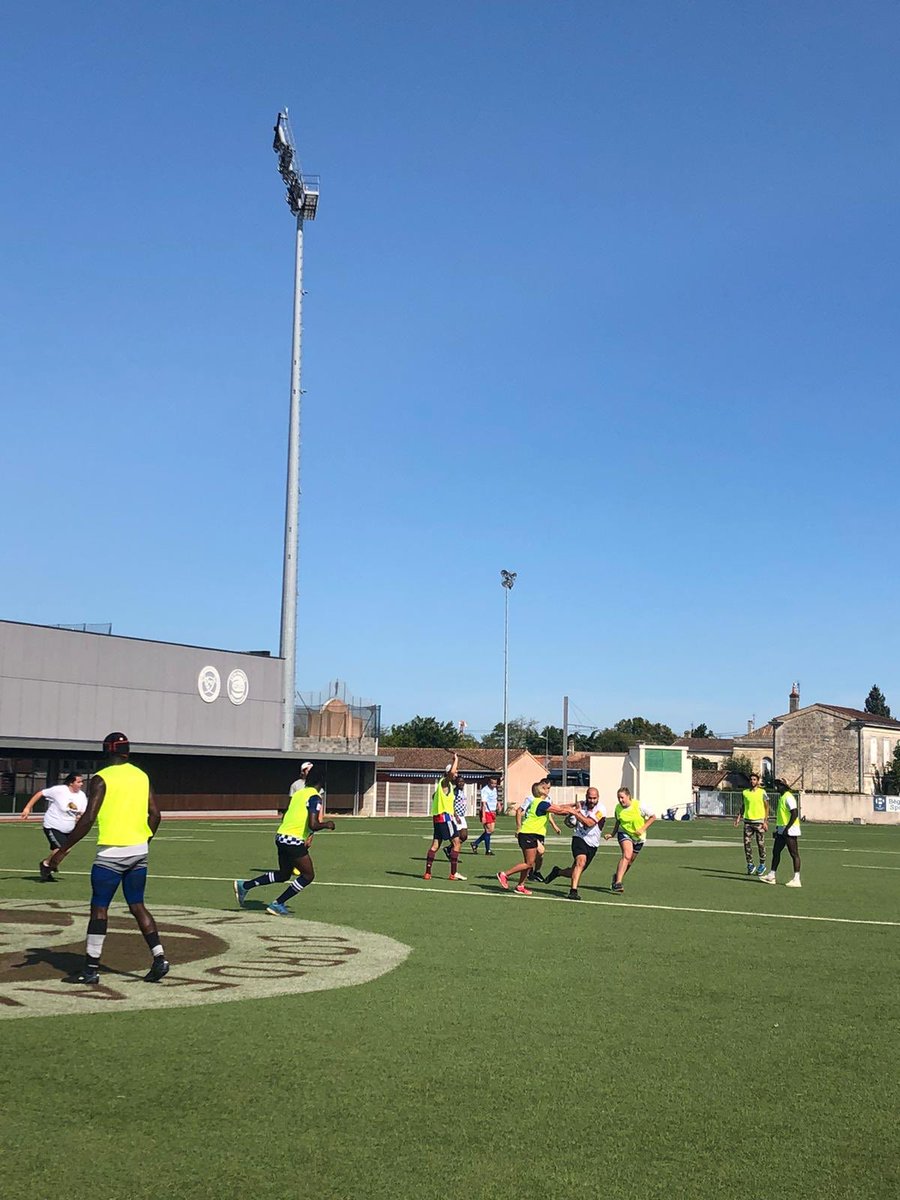 Rencontre avec <a href="/OvaleCitoyen/">Fondation pour le sport inclusif</a>, une association qui accompagne l'insertion professionnelle et sociale de demandeurs d'asile, réfugiés SDF, jeunes sortant de prison grâce au rugby. Preuve que le sport est vecteur d'intégration et de solidarité 👏🏼