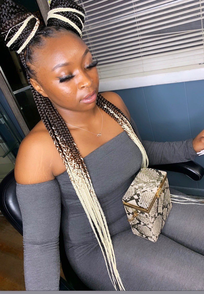 TheRealRoseLexx's tweet photo. #customcolor #knotlessboxbraids #blackstyles https://t.co/QG69CbFVsH