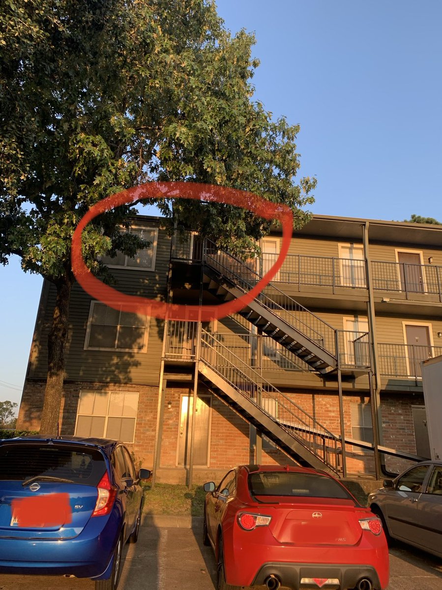 MurdoxMR's tweet photo. I have been up and down my soon-to-be former 3rd floor apartment like 10 plus times and counting since 6:30 AM.  #WorkOutForTheDay #MovingDay https://t.co/MAaSS48Mpt