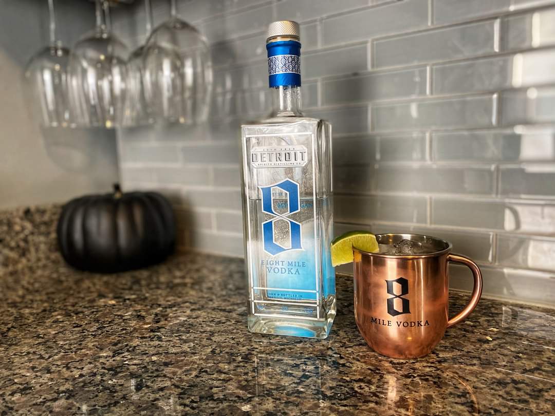 8MileVodka's tweet photo. 8 Mile Mules > Any other mule #saturdaynight
.
.
.
#8milevodka #8mv #8mile #bornindetroit #weekendready #drinks #detroit #cheers #michiganmade #totheweekend https://t.co/3se1rNoxM4