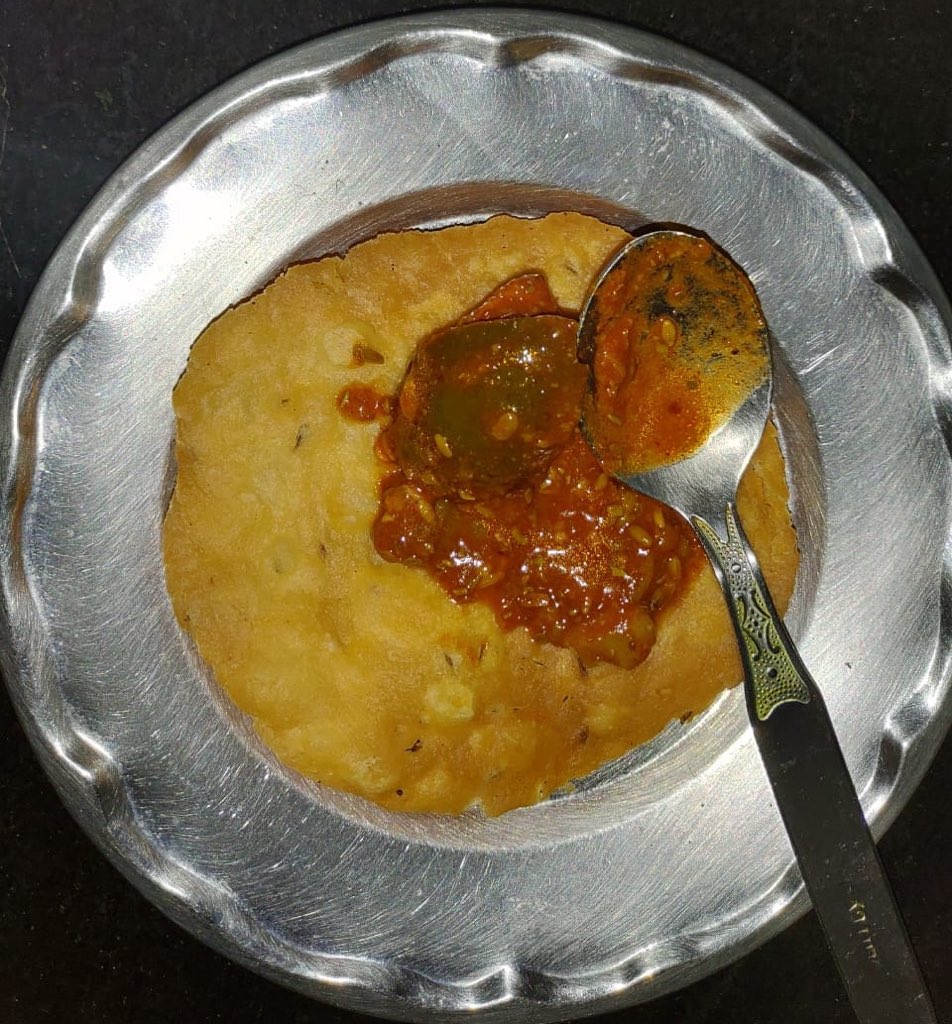 NavinBajaj's tweet photo. #MidnightSnack
#Matthi + #AamKaAchaar
https://t.co/jlaMtOXulN https://t.co/wBxHsj3S47