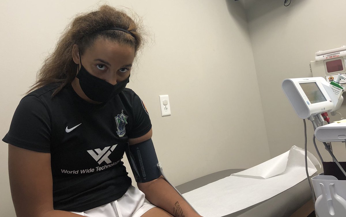 TaylorGK18's tweet photo. S/O Dr. Knewtson @CareNow in KC! If your ever get turf down in your ear, he's amazing! π€¦π½ββοΈβ½οΈ #gkprobs https://t.co/jO0a571zer