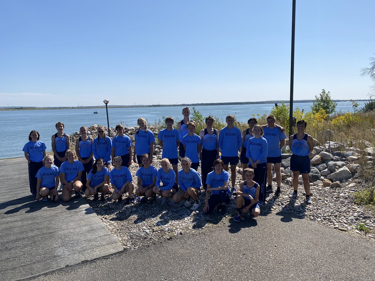 vc_cross's tweet photo. Another great day of running at Grahams Island Park. @HiLiners #HilinerStrong #VCXC https://t.co/h7HAuRYRv0