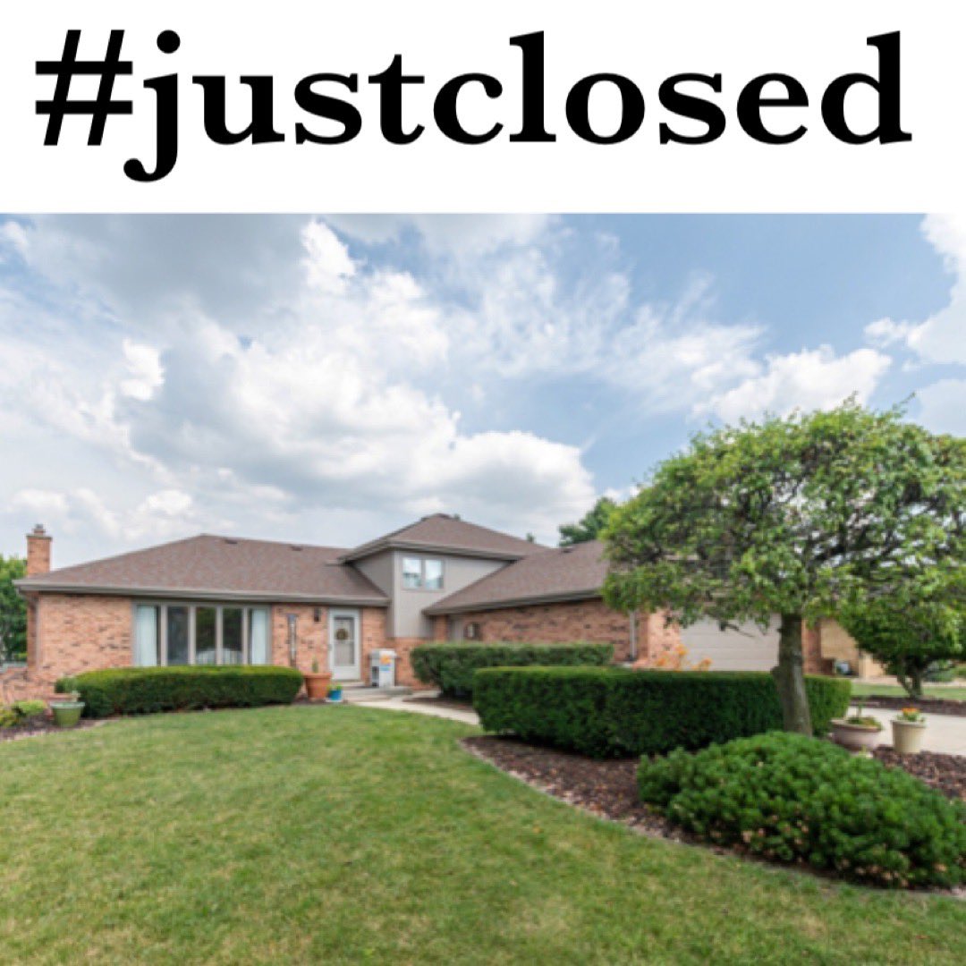 cashman319's tweet photo. Congrats to my clients on their new purchase! They wanted more room and definitely got it with this beautiful #orlandpark home! 🥂🏡
#jamesonsothebys #nestorsells #justclosed #home #buy #newhome https://t.co/6nasdJOL8E