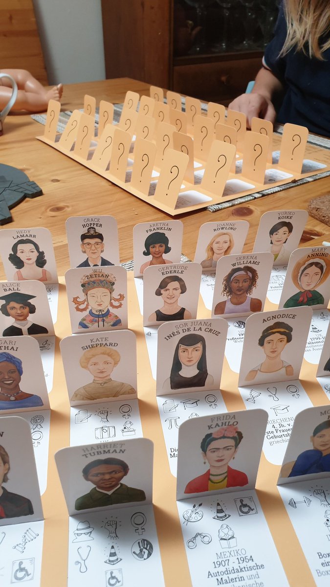 rote_Fee's tweet photo. Mit kleinFee Who's She spielen. Weil Fähigkeiten und Leistungen wichtiger sind als Aussehen....und mehr über starke Frauen lernen immer gut ist. #WhosShe #playeress https://t.co/3pUwzgWshq