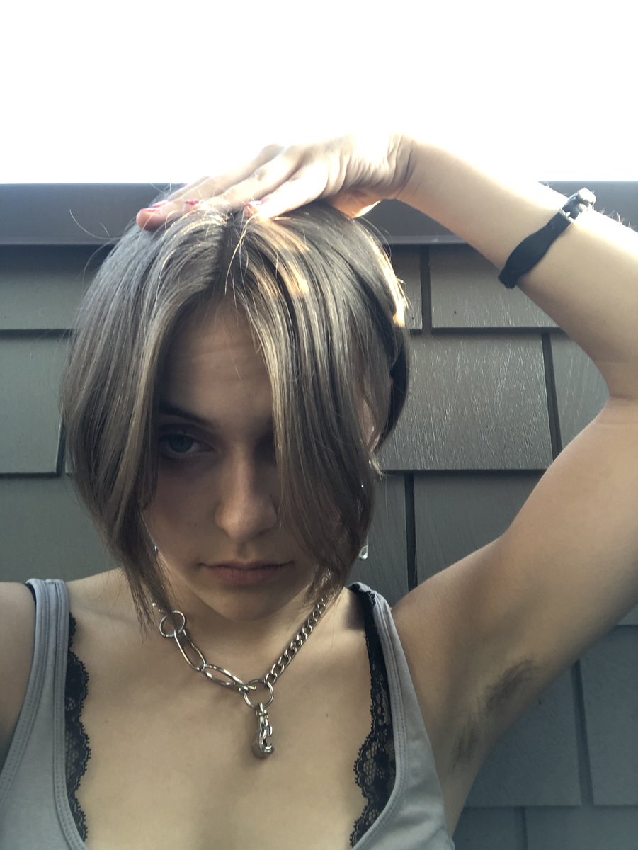 cherriedpeach's tweet photo. I’m still here just disassociating and doing push ups https://t.co/K89diqYOVV