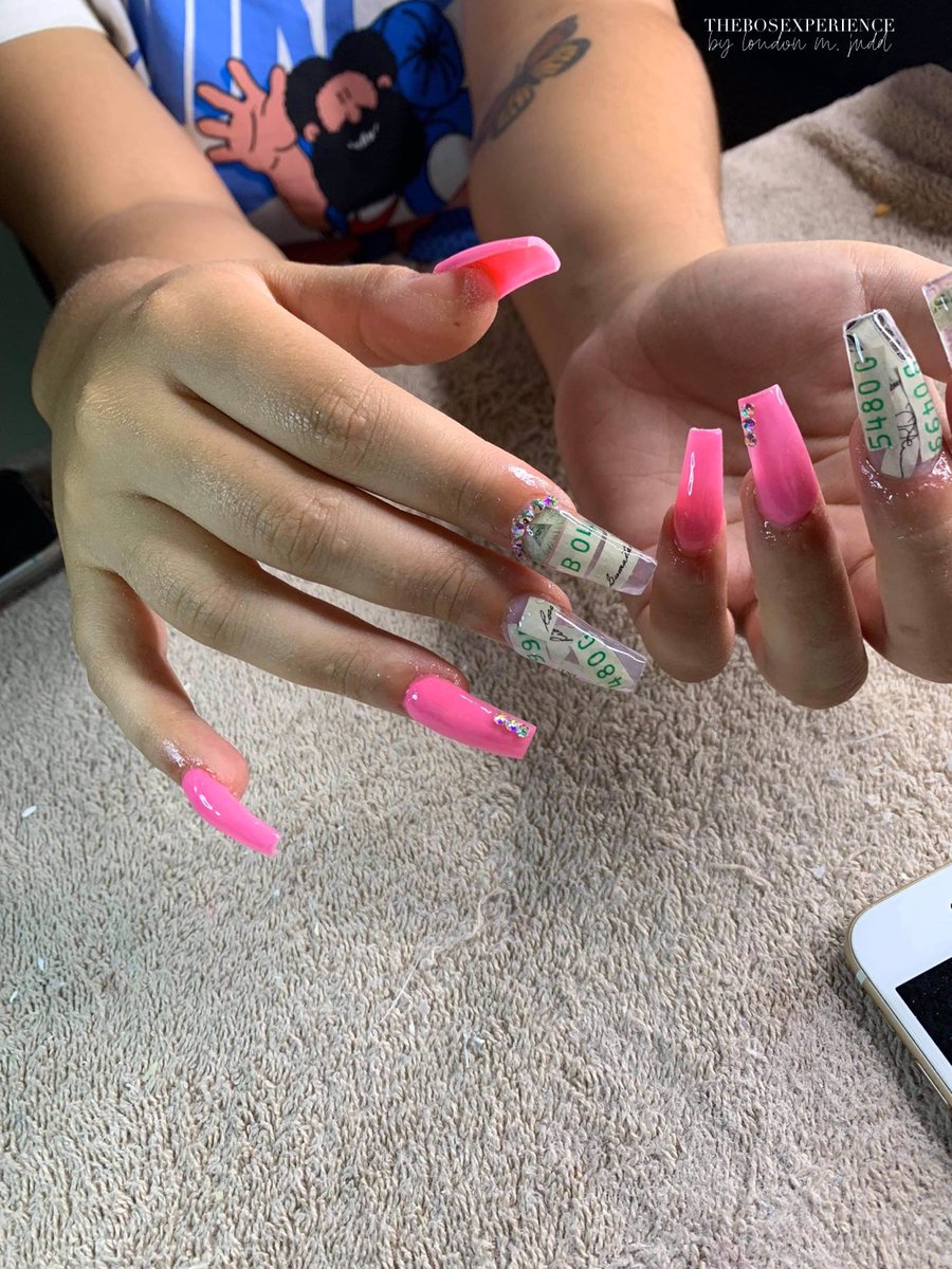 londonmjudd's tweet photo. Money Set 💰💗
*yes, real money was harmed doing this set.
How y’all feeling these ? 😏
follow me on ig thebosexperience
#moneynails #moneytime #tupelo #mississippi #nailtech #pink #poppin #idothis #coldest #explore #explorepage #followme #book https://t.co/e4jadfzqFg