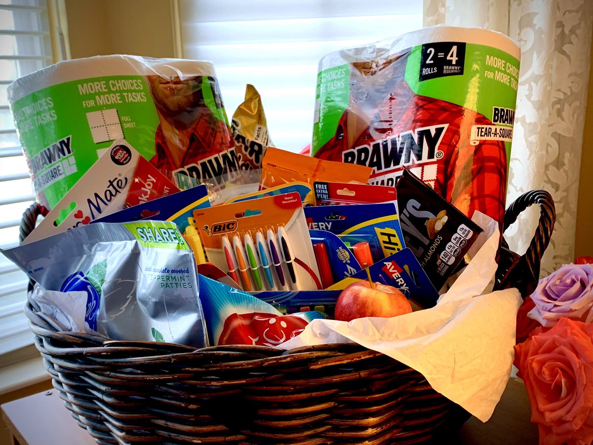fulmerGIS's tweet photo. What a wonderful surprise to have this amazing teacher basket delivered by the Cincinnati ΔΓ Alumnae for National Do Good week! I cannot wait to share these supplies with my team! Thanks for supporting teachers!!! @wolvestweet @sandlapper67 #DoGoodWeek #DeltaGamma #WEareLakota https://t.co/m2fwgFLxO2