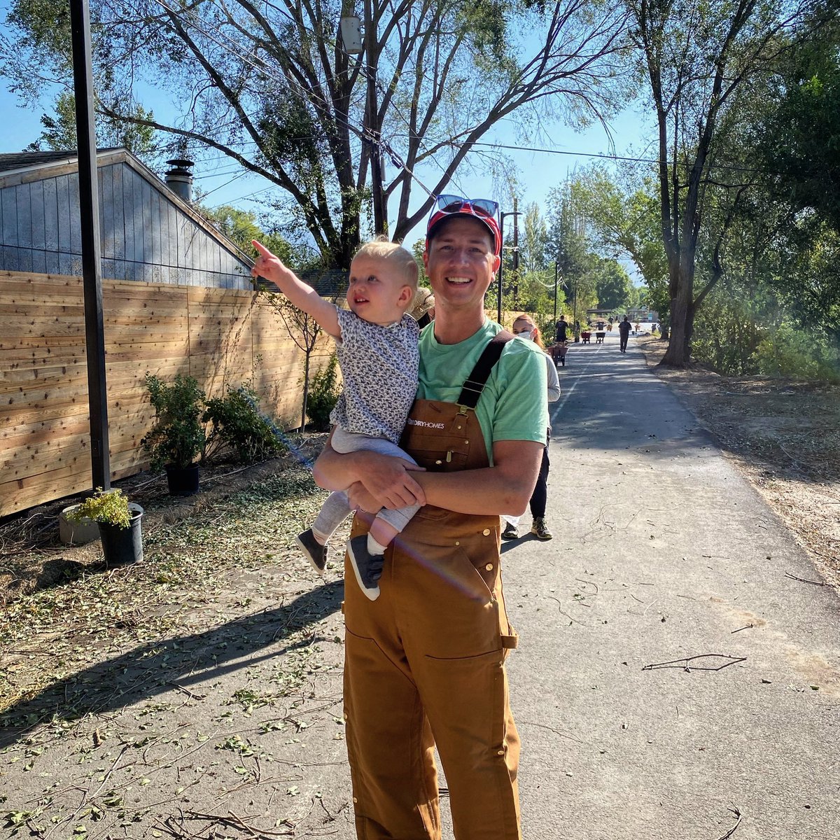Mr_MikeParker's tweet photo. Spent the morning with my colleagues from @IvoryHomes and @TreeUtah in Fitts Park in @southsaltlake planting over 100 trees π² and helping cleaning up from the windstorm. Love working with great people and partners to build community. #utpol #30ktrees https://t.co/oXpWDr1ul3