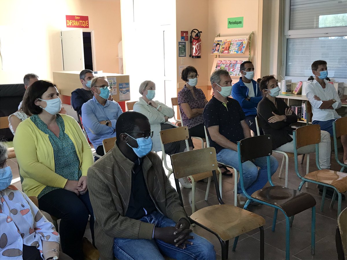 pelle_michel's tweet photo. Remise de la lettre de mission à Jérôme GASLAIN, chef d’établissement du collège Saint-Joseph à Pleine-Fougères. Une communauté éducative à l’écoute alors qu’est déclinée la mission de son nouveau chef d’établissement ! https://t.co/GxqLNmiRIl