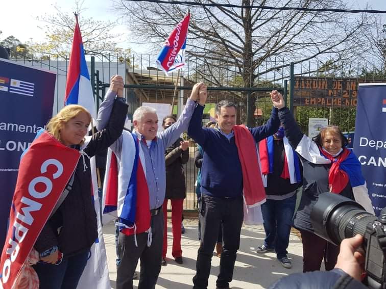 2040Compromiso1's tweet photo. Caravana Yamandú Orsi por toda Ciudad De La Costa.
El compañero de la bicicleta nos acompañó en toda la caravana pedaleando 🔴🔵⚪
#COMPROMISOCANARIO
#COMPROMISODETODOS
#CompromisoEcologista
#CompromisoDeportista
#FA
#CC2040
#FrenteAmplio
#YamandúOrsi
#YamandúCosta https://t.co/q59pQ6Y4PN