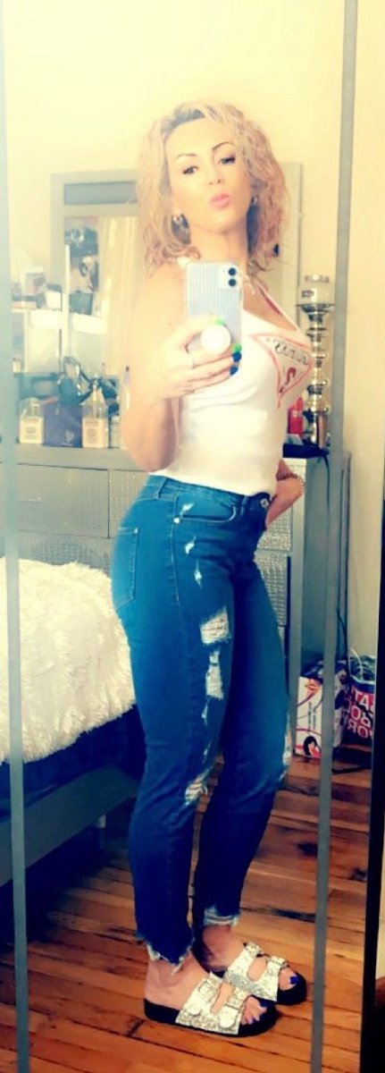 nina_lakes's tweet photo. Rocking the curls on my day off... Well, kinda. Might take an appointment or two tonight🤷♀️
#NoRestForTheWicked #DateOhio #DateCleveland #DateAkron https://t.co/nmweRLj5nx