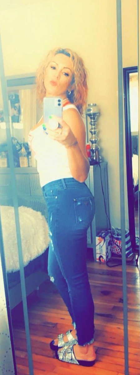 nina_lakes's tweet photo. Rocking the curls on my day off... Well, kinda. Might take an appointment or two tonight🤷♀️
#NoRestForTheWicked #DateOhio #DateCleveland #DateAkron https://t.co/nmweRLj5nx