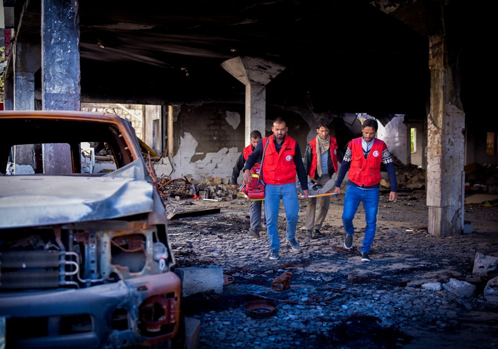 YEMRedCrescent's tweet photo. A defining moment that may save lives, thanks to all #YRCS volunteers on the #WorldFirstAidDay , those who always make a difference in saving lives of many
#اليوم_العالمي_للإسعافات_الأولية 
#WorldFirstAidDay2020 https://t.co/lETVvsUEI8