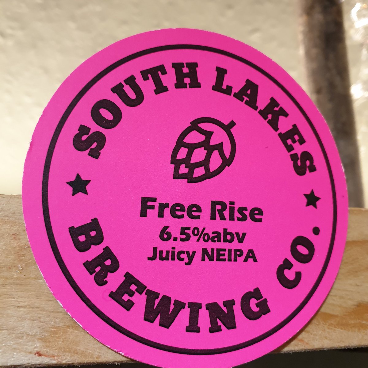 FREE RISE, 6.5% NEIPA pouring now! Great to have @southlakesbrewingco back on tap #craftbeer #craftnotcrap #notjustlakes #indie #independent #Cumbria #BeerKendal