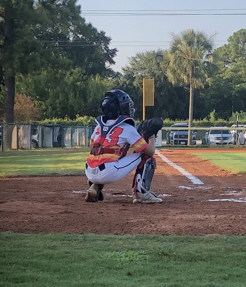 MirandaMay81's tweet photo. Drive and determination to be the best at a position not made for lefties. #leftycatcher #proudmama https://t.co/NMQMDDFC5l