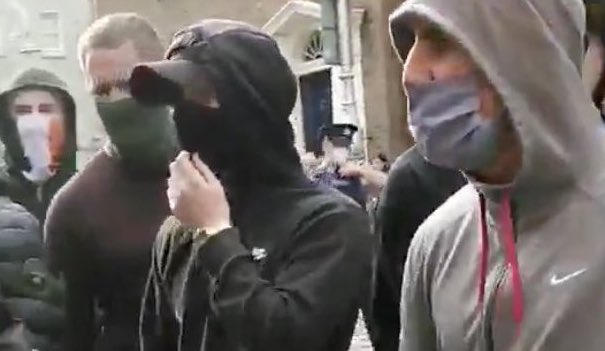 These people obviously have no problem wearing masks.
So, I'm wondering why they organised an "anti-mask" "protest"?