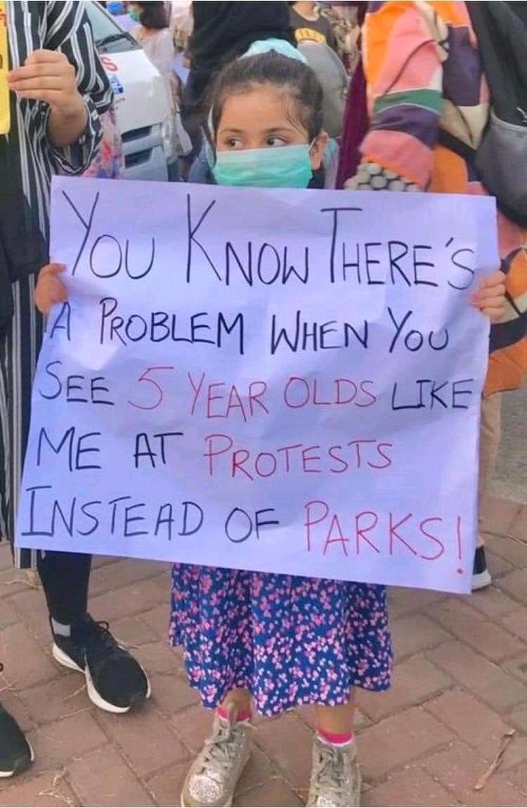SarooshAziz's tweet photo. BROKE MY HEART 💔
We are SORRY for not giving you the safe childhood, we had. Idk what a world we're heading to. 
#protest #moterwayincident https://t.co/crQzVBZXgj