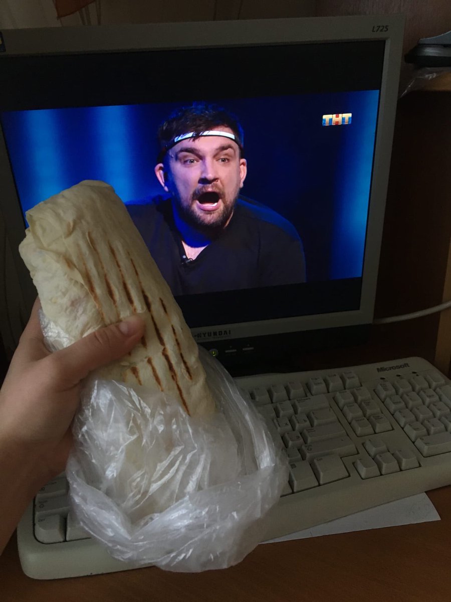 FavoriteTroy1's tweet photo. Как удачно я сфоткала 😹 https://t.co/j8MzDdd69e