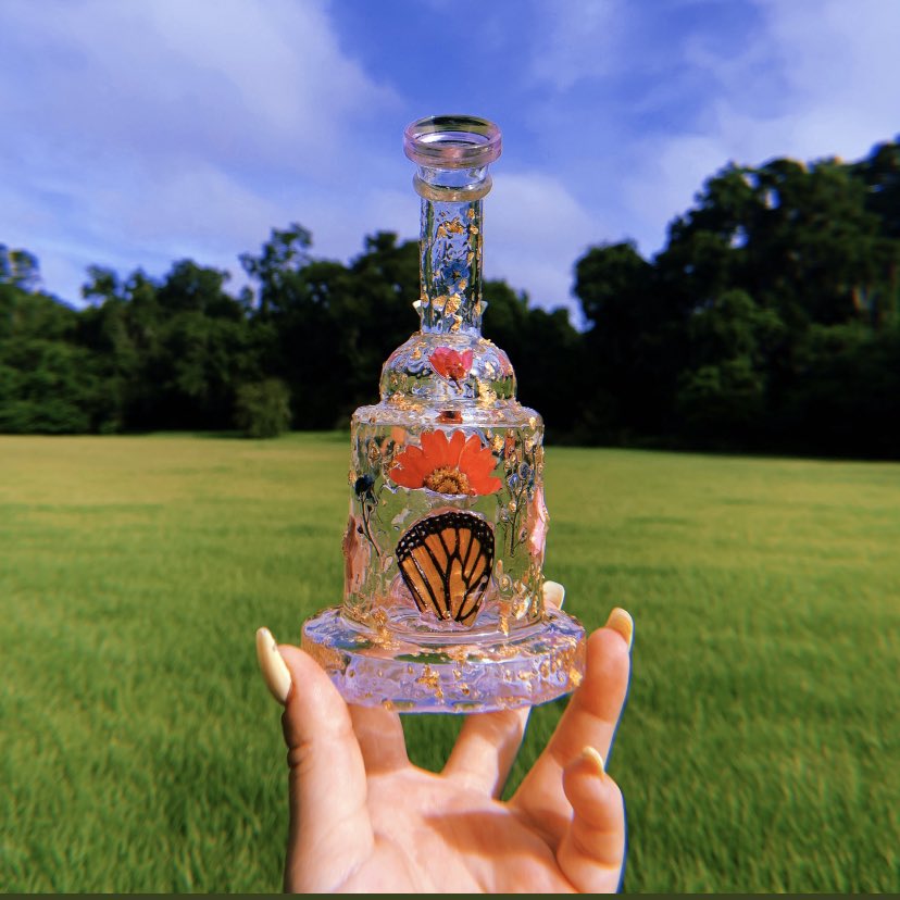 lepidopteralove's tweet photo. ♡ custom mini bubbler giveaway ♡

to enter 
- rt and follow me 
- tag a friend 

must be 18+ to enter // ends 9.28 ♡ https://t.co/eDKG8CeKwK