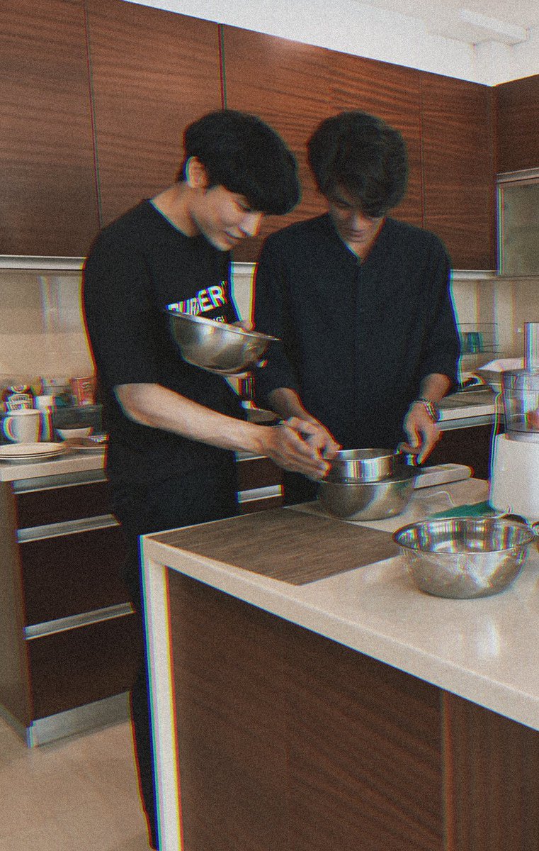 ◑ and more of domestic boyfriends baking and cuddling pictures