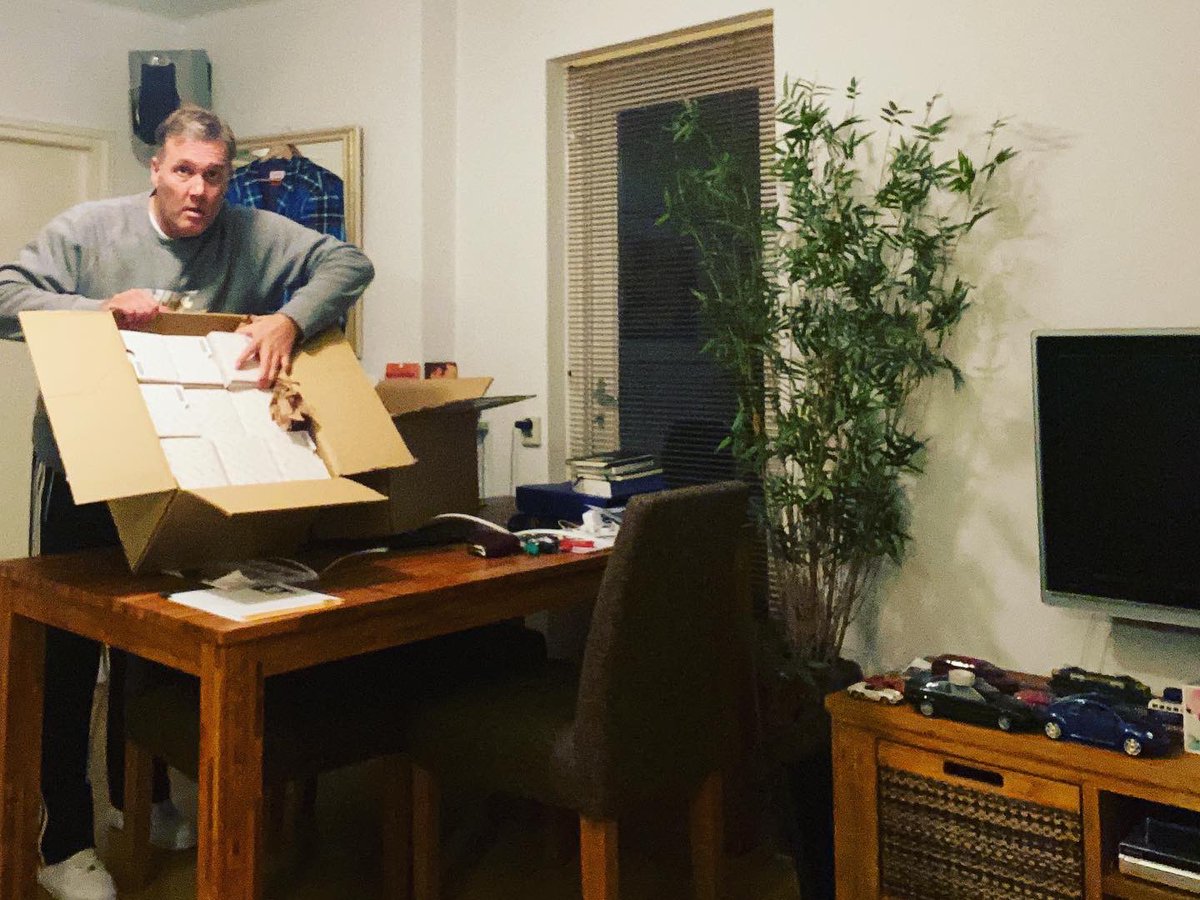 JerryHelmers's tweet photo. Zaterdagavond gewoon aan het werk op de HeadQuarters #CrownMedia.
Alle Gifts voor #Party zijn binnen voor #CrownMedia20jaar op 10 oktober aanstaande. Checking It Out.
#marketing #communicatie #blogboy #mkb https://t.co/qOQe5nR0Uv
