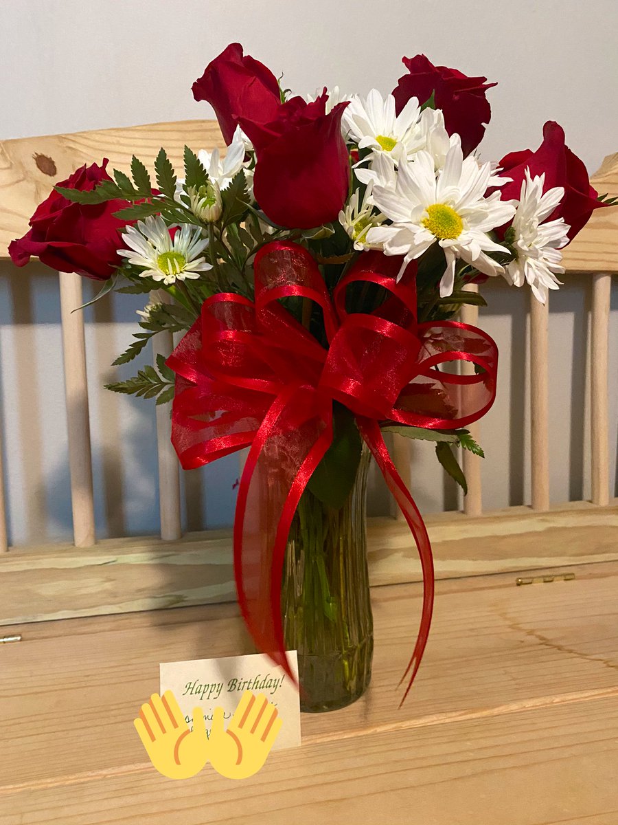 gracielora's tweet photo. Love birthday surprises when they look like this😍man got good taste https://t.co/xS6UifZlvg