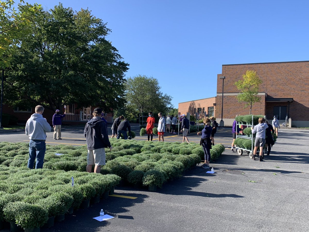 Cheverus_Stags's tweet photo. Today was a huge success! Thank you to all the players &amp; parents who volunteered at our Annual Fall Mums Fundraiser! Over 3,000 mums sorted, sold and delivered. A special shout out to Mrs. Heinzman, Mrs. Hoglund and the boys soccer team who all spent numerous hours volunteering! https://t.co/sKY5xpzzXX
