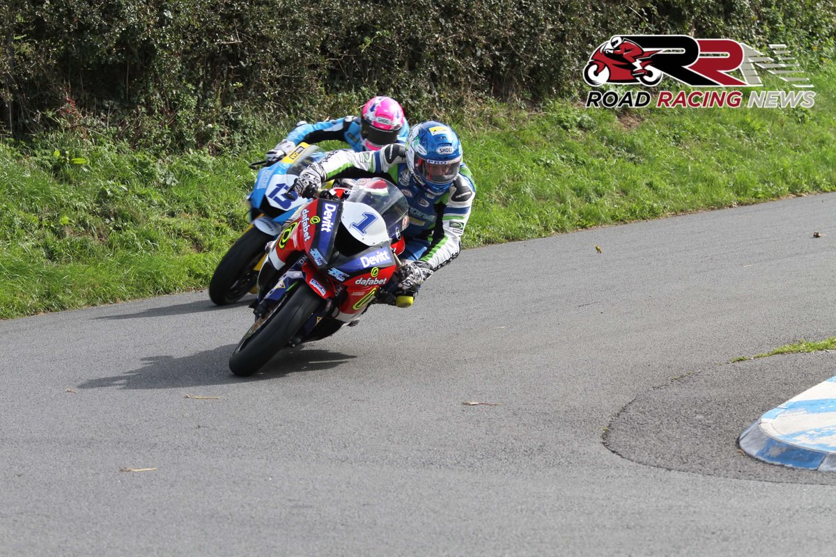 StevieRRN's tweet photo. Terrific Supersport tussles between @Lee_johnston13 and @deanharrisonTT @MountOlivers, #roadracing, #realroads, #realracing, #goldcup https://t.co/RI6RBJeO2L