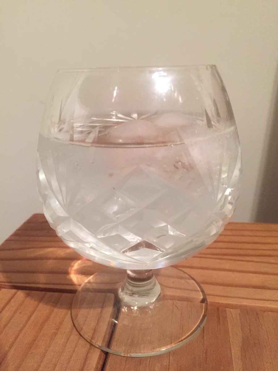 ErinGreenAuthor's tweet photo. As the clock strikes nine and @osborne_bella hands out the gin - we all stop writing. #Cheers #AProductiveDay #RepeatTomorrow https://t.co/o1Uw8Z7iMJ