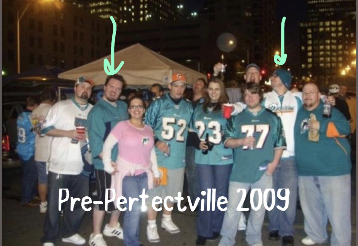 ChrisC561's tweet photo. #ThrowBack2009 #Finsup #FinsBeatPanthers #SamAndChris #PrePerfectville @PerfectvillePod https://t.co/yH6azO1WOs