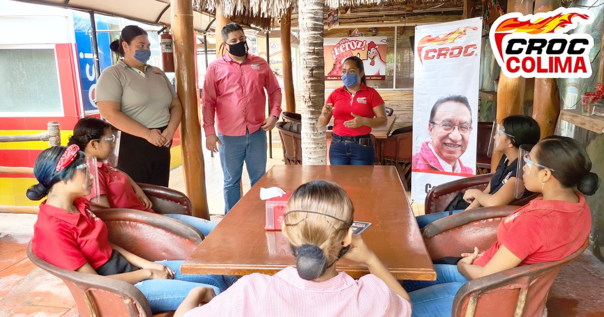 ColimaCENADEP's tweet photo. #Colima el día de hoy estuvimos con las compañeras meseras del restaurante Pollo Fiesta impartiendo una introducción al estándar de atención a comensales. @IsaiasSiCumple apostandole a la capacitación @CROC_Nacional #YoSoyCROC @davidoq https://t.co/yc9VxuiPhV
