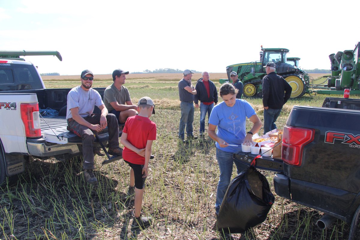 rlacres's tweet photo. Great harvest progress from an awesome crew! Finally all in same field for Saturday #ChickenChef #pizzaparty #fieldmeal https://t.co/ztBXa7IpxI