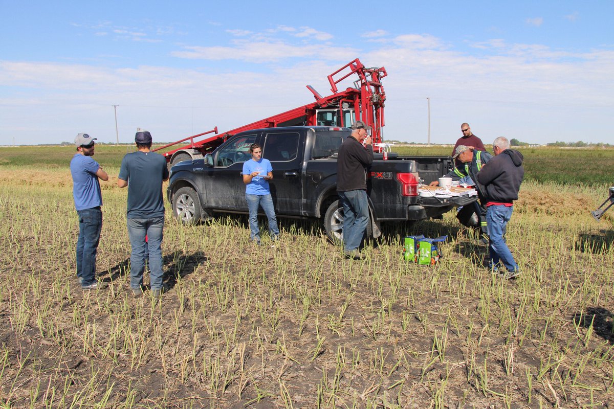 rlacres's tweet photo. Great harvest progress from an awesome crew! Finally all in same field for Saturday #ChickenChef #pizzaparty #fieldmeal https://t.co/ztBXa7IpxI