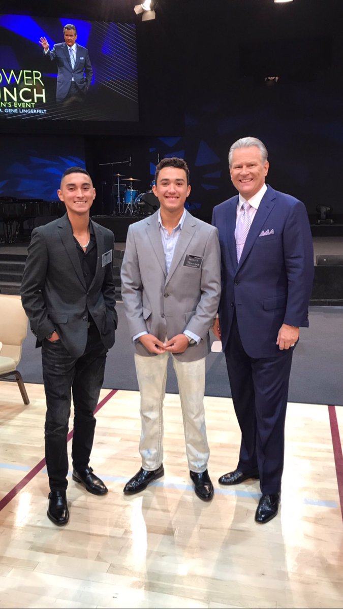 Kennith_111's tweet photo. Was BEYOND blessed today my my pastor @GeneLingerfelt @FCCArlington https://t.co/9hxSdKXSJF