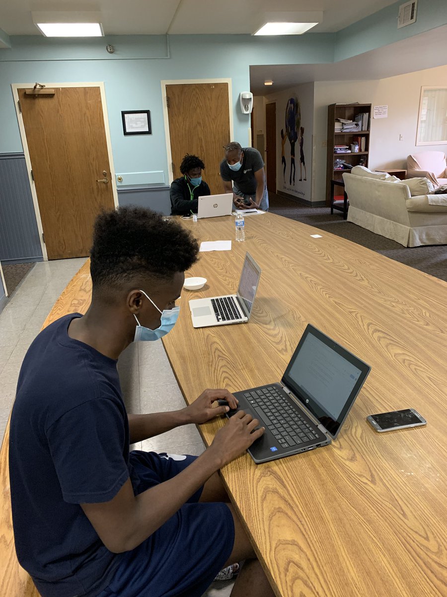 viator_house's tweet photo. School back up and running. We are inspired by the hard work and intelligence of the men at https://t.co/YXtUrru80I plus the support of staff and 20 plus tutors. Our men learn English, graduate or succeed in GED and build lives that contribute. #AsylumSeekers #ImmigrantStories https://t.co/78MipLWcNA