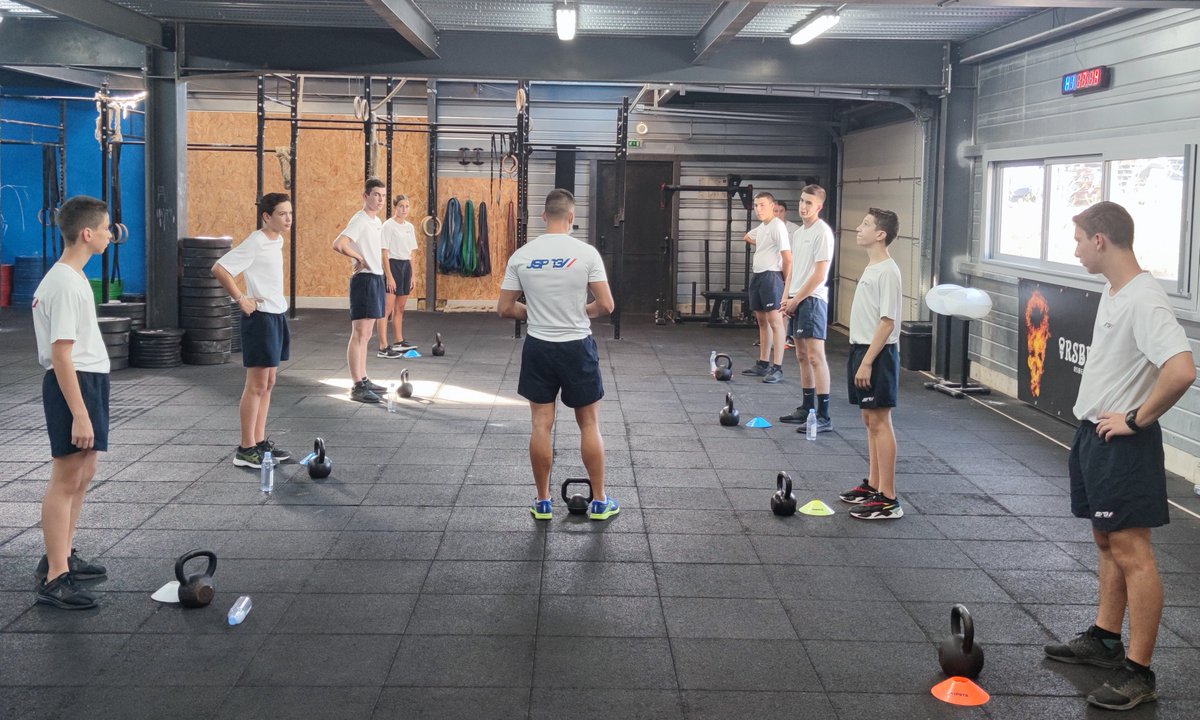 JSPGemenos's tweet photo. Séance de renforcement musculaire au programme ce samedi pour @JSPGemenos
Merci au CAP Ficetola @GEMENOSPOMPIERS #animateur #jsp et #EAP13 pour l'invitation et la prise en charge dans le respect des gestes barrières au sein de sa salle de #crossfit de @MGemenos
@Pompiers_13 https://t.co/5vvoseijyQ