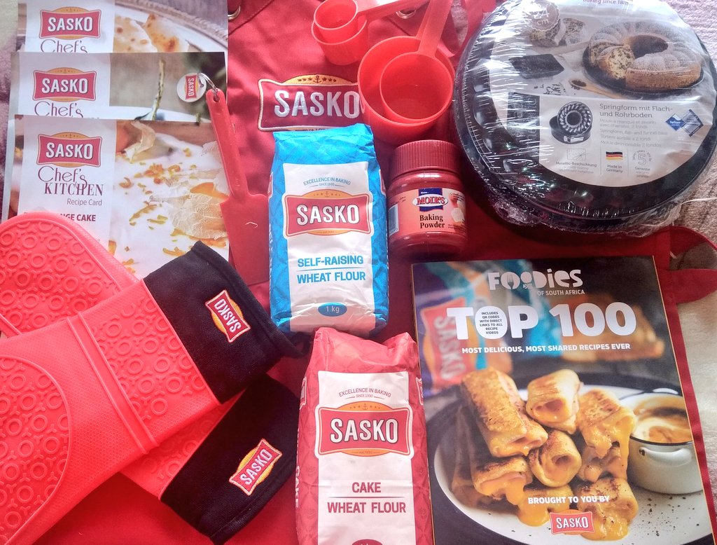 Kaamilah17's tweet photo. Day of delicious cakes and treats and it started with #saskochefskitchen @SaskoSA @JennyMorrisChef ๐ thank you for and awesome experience and for this beautiful hamper with cookbook that means there are many #Sasko #baking moments to come๐ค๐๐๐๐ฐ๐ฐ๐ฐ https://t.co/mslTBapAQy