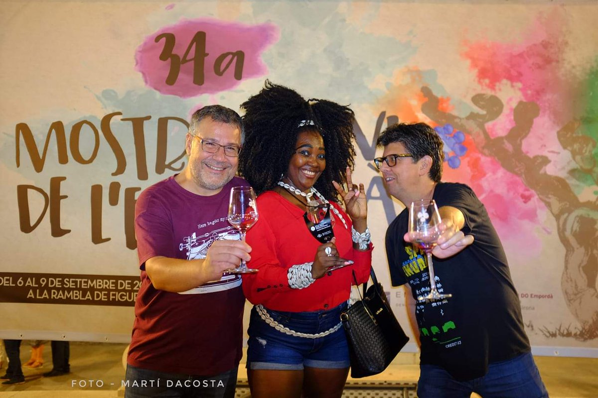 martidacosta's tweet photo. Un bon record de la #mostradelvi de Figueres amb #radiocasettenight,  en un any sense el Covid19. @Pujol_Carles @jserra  @trialateva #Figueres https://t.co/XRrPXQtaiS
