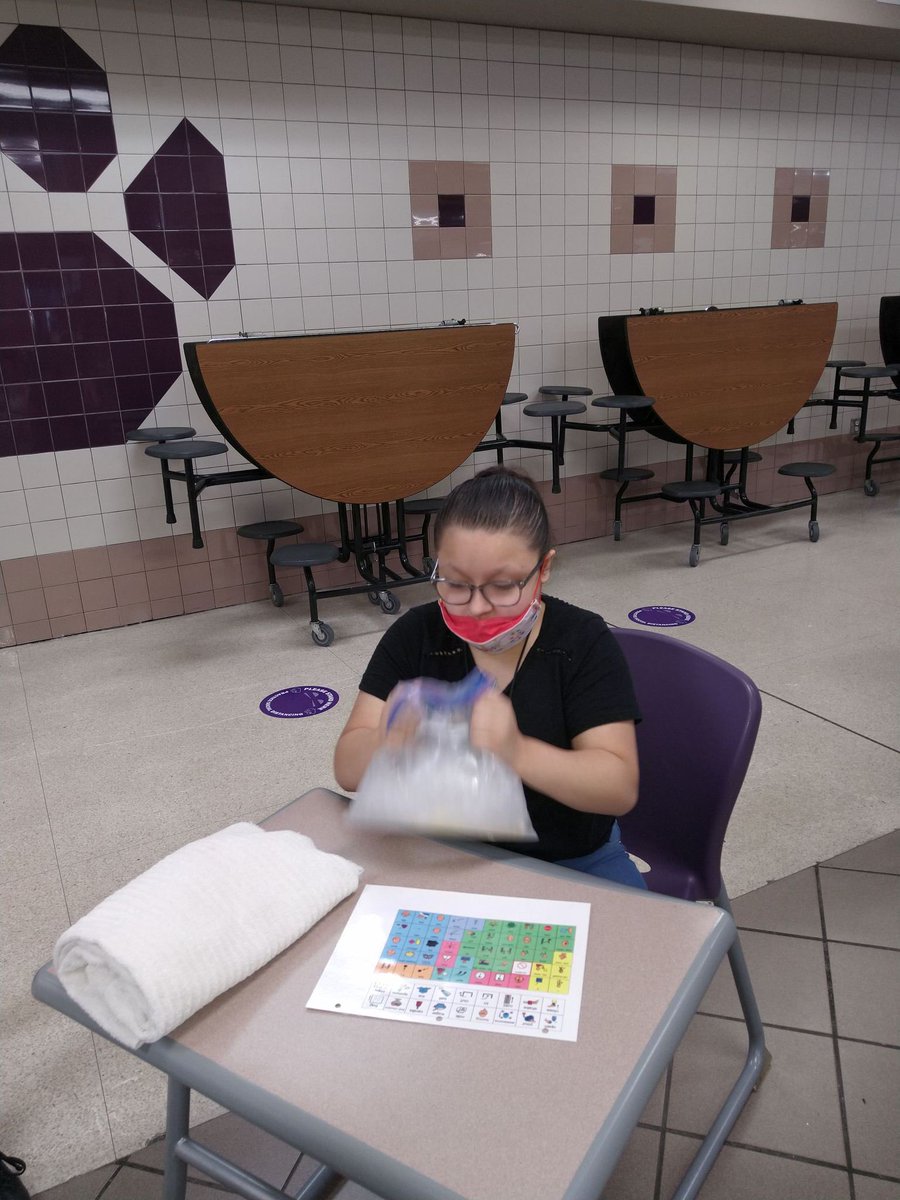LauraStokes_hhs's tweet photo. #ExcelTogether HHS Life Skills students learned that salt, a solute, lowers the freezing point of water when making ice cream in a bag. Great job everyone! Thanks for using your voice and communication boards/devices. @LauraStokes_hhs https://t.co/Vdx8cZBlml
