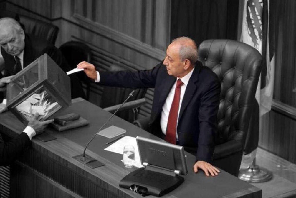 NourElHajjAli's tweet photo. "بمعارضتي لميشال عون أكون قد خدمت المقاومه أكثر من منظومتها الصاروخيه وإمكانياتها اللوجيستيه ولا أحد يسألني عن قصدي."
-الأخ الرئيس نبيه بري

من ٣ سنين سألوا سليمان بيك فرنجية: ماذا لو انتخبوا ميشال عون رئيس ؟ 
قلن : "بيرجعوا البلد لل٨٩"

#المجد_للورقة_البيضاء https://t.co/u12N9zoaCV