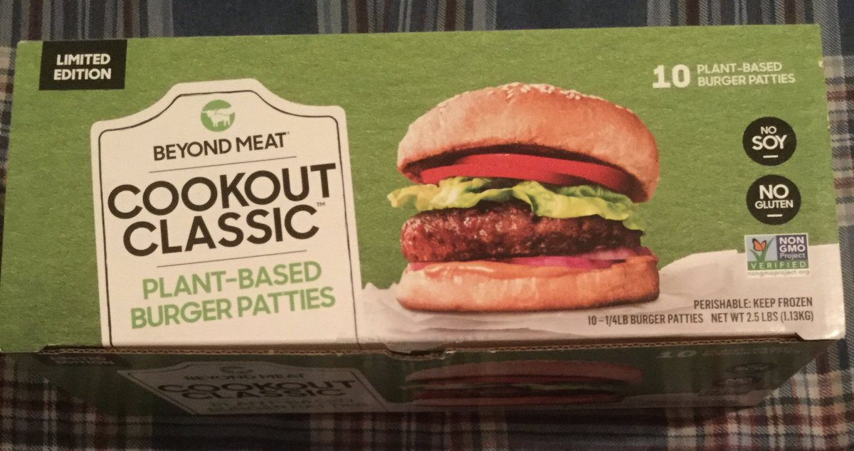 RealEdwinV's tweet image. I had a delicious lunch earlier today which was a delicious organic vegan burger from @BeyondMeat with @KillerBread and @YourTaylorFarms salad the perfect burger meatless and clean and organic it’s a win win