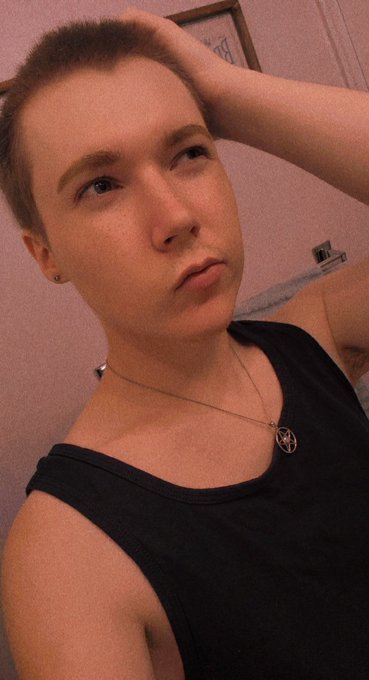 My hair is so poofy https://t.co/GJ2FahGIaH